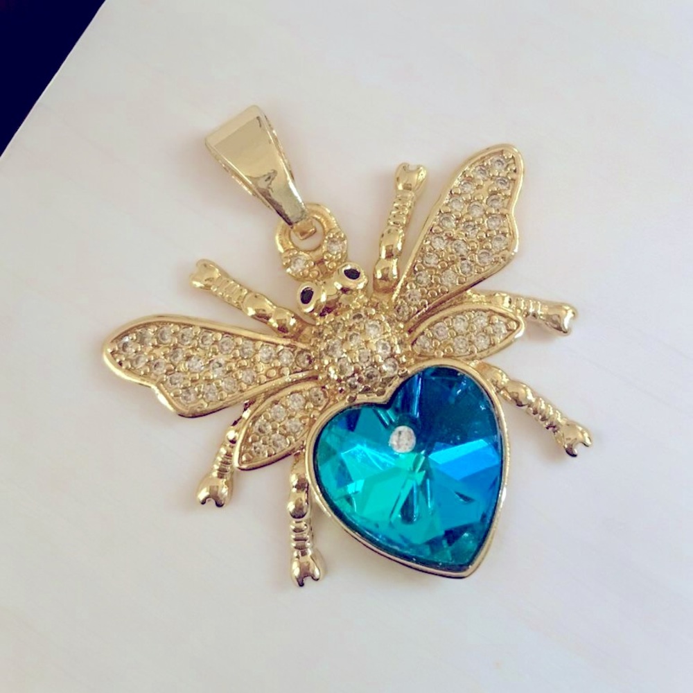 BRAND NEW 24 KT GOLD PLATED CHARM PENDANT FOR WOMEN